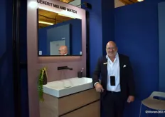 Rico Gerardu poses with the new bathroom furniture collection Mix & Match from Geberit.