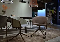 Casala showcased the new Omega, an upholstered office chair with a pad seat and cross base - with or without wheels. Casala products are aimed at creating modular interior solutions that encourage collaboration between people.