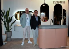 Alex de Rooij and manager Koen Ducatteeuw of Detremmerie with the new No Limit Oval collection - in the freestanding variant. The trend color Peach Fuzz completes it all.