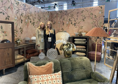 Johanna and Emma of the Swedish brand Olsson & Jensen. The family company has vintage furniture pieces. 'We follow the trends, but also remain a strong identity,' says Johanna.