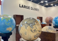  Beautiful, large earth globes for decoration of Large Globes.