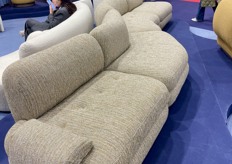 Organic sofas are still very trendy. Here is a model from Ormos.